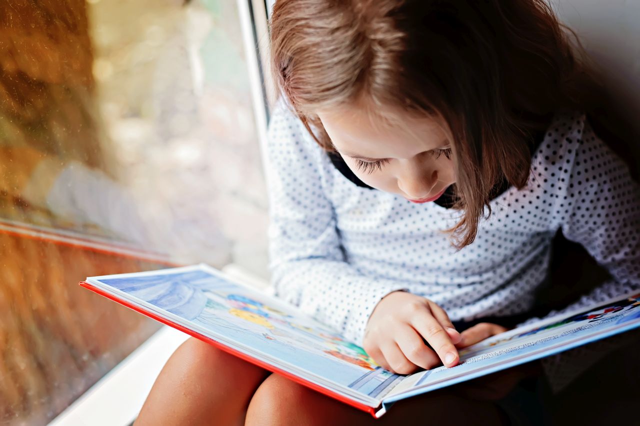 Dlaczego warto podarować dziecku książkę napisaną w języku angielskim?