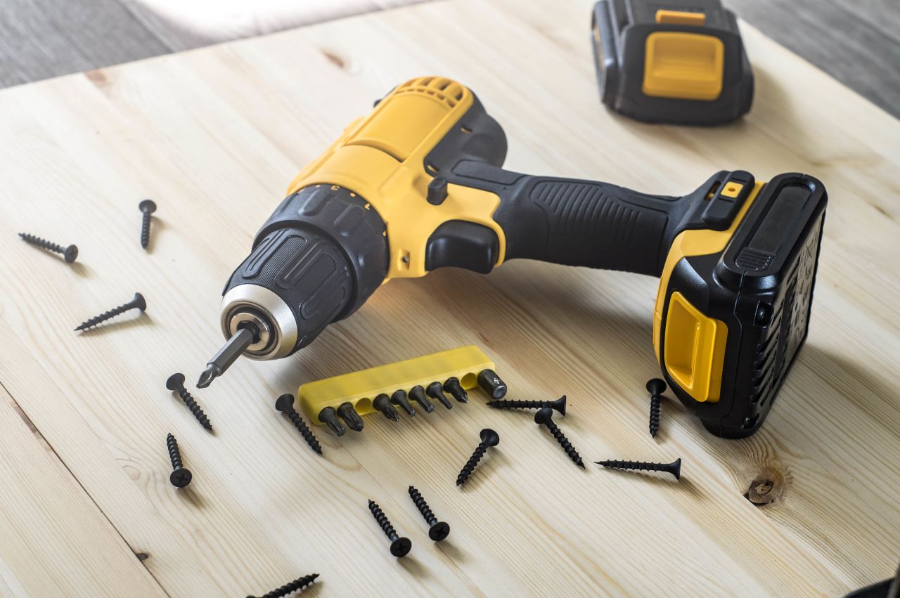 Podstawowe narzędzia i urządzenia do prac budowlanych i remontowych