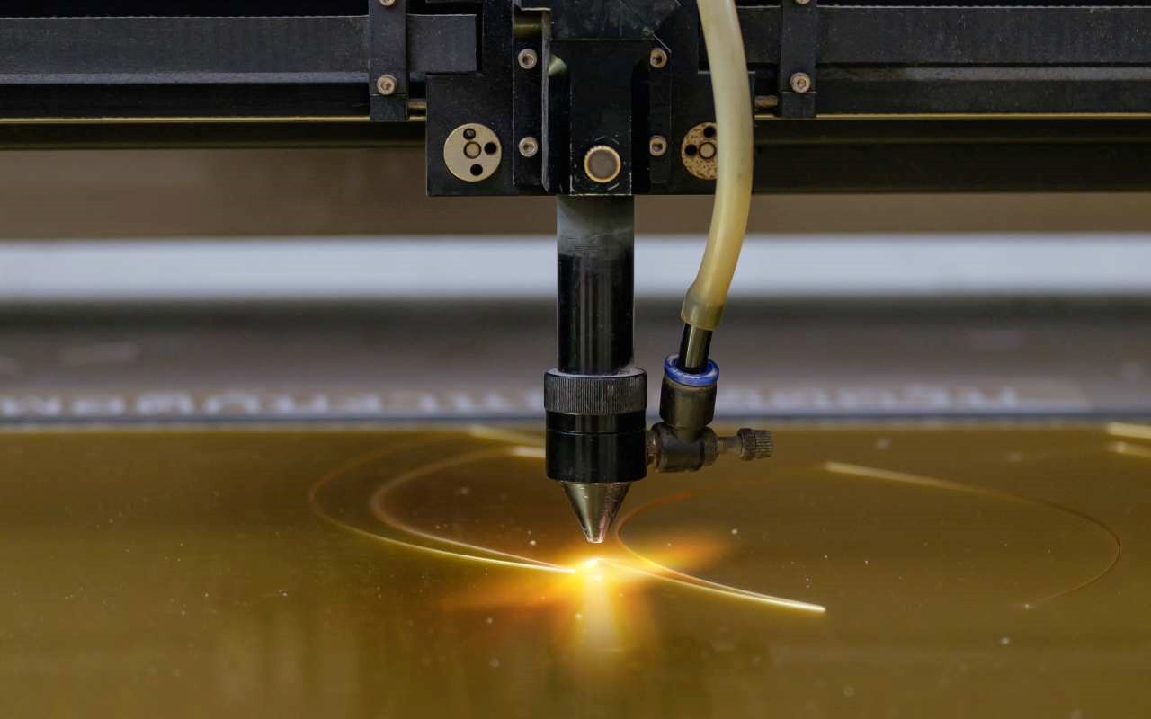 Jakie rodzaje blachy można poddać cięciu laserem?
